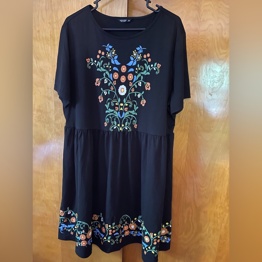 SHEIN Curve Black flower dress